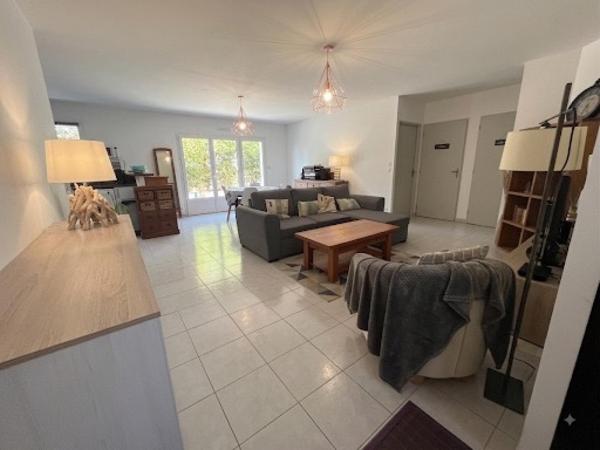 Maison Familiale Trois chambres .