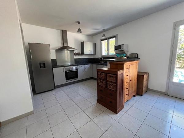 Maison Familiale Trois chambres .