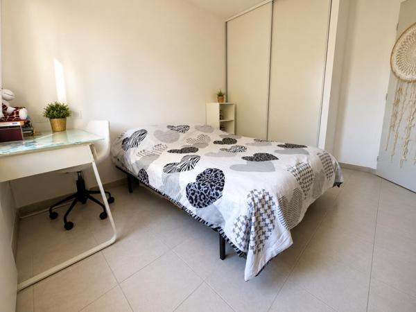 Maison Familiale Trois chambres .