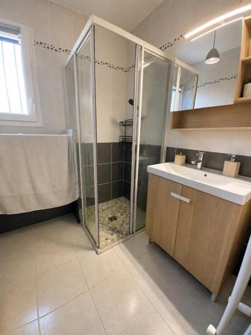 Maison Familiale Trois chambres .