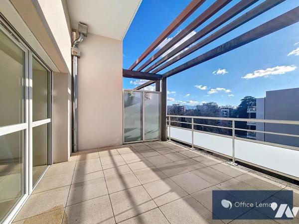 AFERNEY-VOLTAIRE – T4 AVEC TERRASSE & 2 GARAGES – PROCHE DOUANES et COMMODITÉS