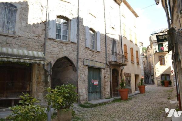 MAISON DE VILLAGE MITOYENNE A RENOVER