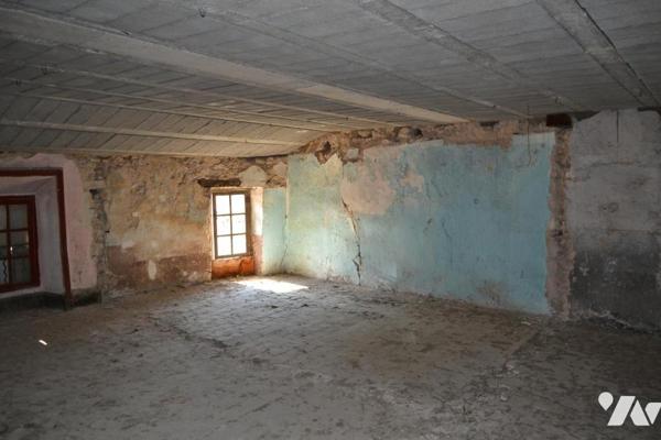 MAISON DE VILLAGE MITOYENNE A RENOVER