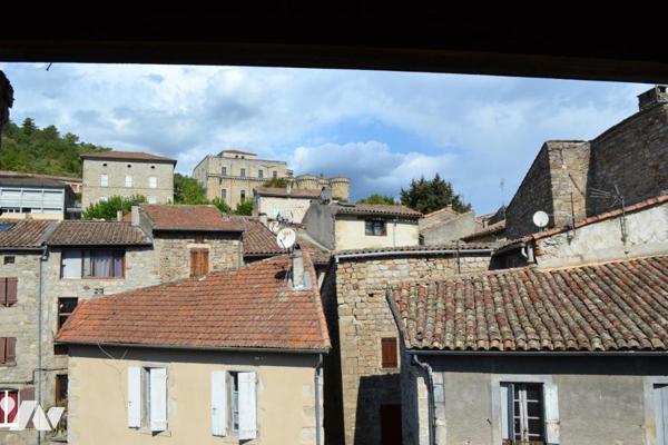 MAISON DE VILLAGE MITOYENNE A RENOVER