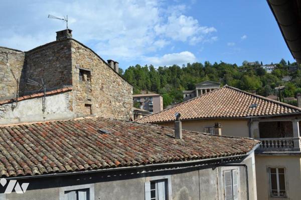 MAISON DE VILLAGE MITOYENNE A RENOVER