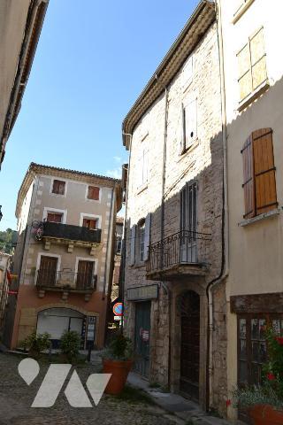 MAISON DE VILLAGE MITOYENNE A RENOVER