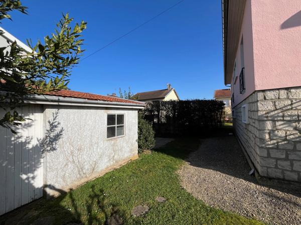 Maison sur sous-sol et terrain plat proche du centre-ville