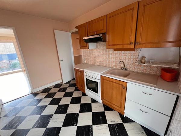 Maison sur sous-sol et terrain plat proche du centre-ville