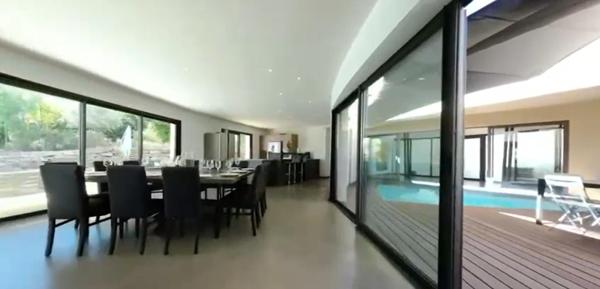 Villa contemporaine de 11 pièce(s) 394 m2 environ sur 2770 m² de terrain avec piscines