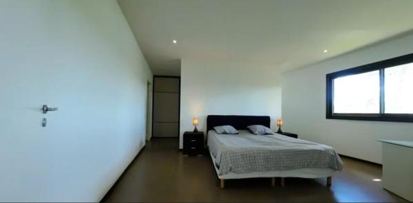 Villa contemporaine de 11 pièce(s) 394 m2 environ sur 2770 m² de terrain avec piscines