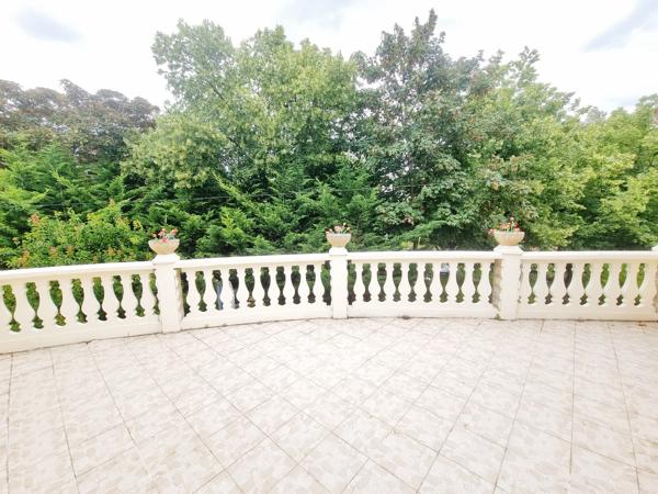 Maison
         11 pièces
        - 420 m² Bien prestige 889 000 € *