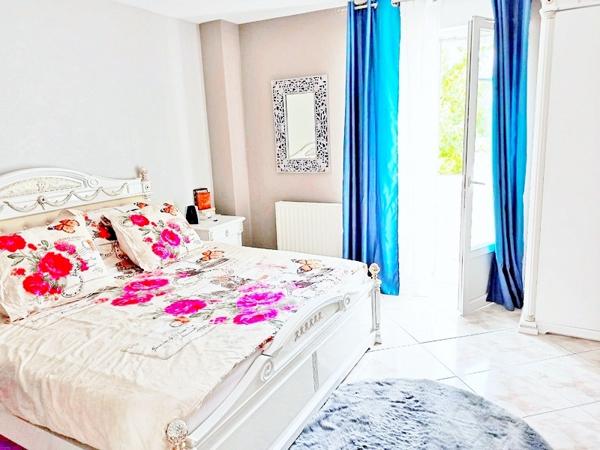 Maison
         11 pièces
        - 420 m² Bien prestige 889 000 € *