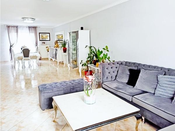 Maison
         11 pièces
        - 420 m² Bien prestige 889 000 € *