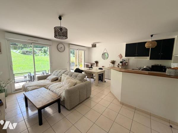 Appartement situé au 1er étage avec entrée particulière - 1 garage
