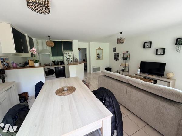 Appartement situé au 1er étage avec entrée particulière - 1 garage