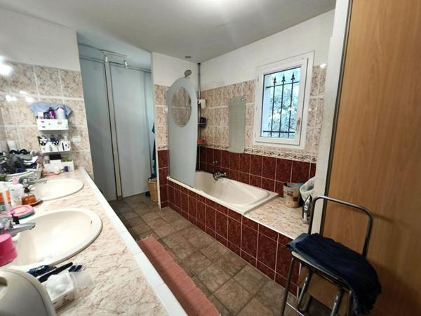 VENTE INTERACTIVE: VILLA ENSOLEILLEE  AVEC 2 GÎTES