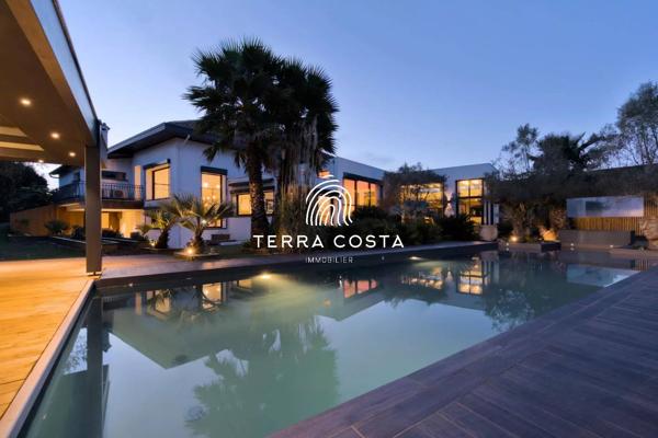 Entre Anglet et Biarritz, propriete contemporaine a pied des 5 Cantons