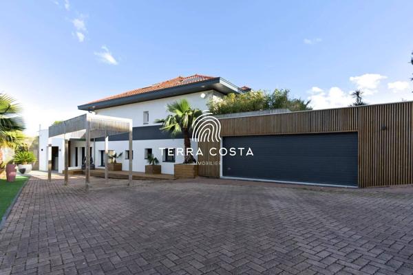 Entre Anglet et Biarritz, propriete contemporaine a pied des 5 Cantons