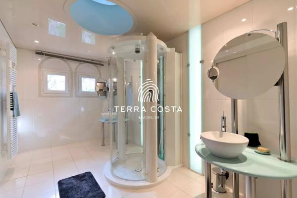 Entre Anglet et Biarritz, propriete contemporaine a pied des 5 Cantons