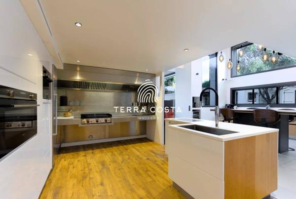 Entre Anglet et Biarritz, propriete contemporaine a pied des 5 Cantons