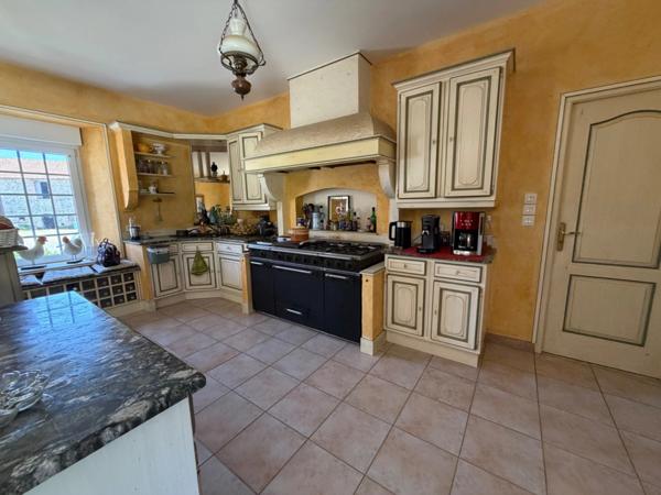 Corps de ferme avec maison rénovée, gîte et nombreuses dépendances sur près de 3 hectares LA HAYE DU PUITS (50)