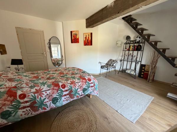 Corps de ferme avec maison rénovée, gîte et nombreuses dépendances sur près de 3 hectares LA HAYE DU PUITS (50)