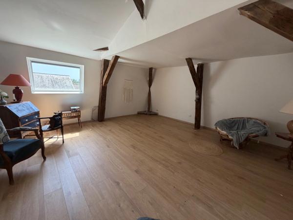 Corps de ferme avec maison rénovée, gîte et nombreuses dépendances sur près de 3 hectares LA HAYE DU PUITS (50)