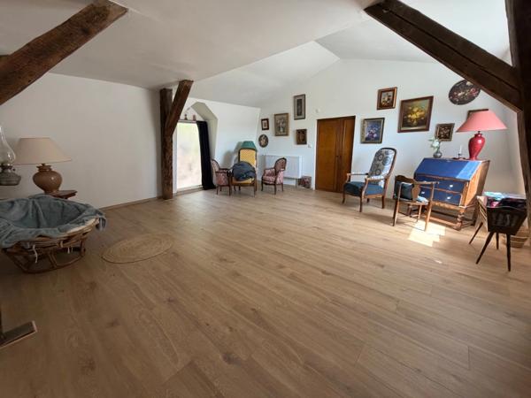 Corps de ferme avec maison rénovée, gîte et nombreuses dépendances sur près de 3 hectares LA HAYE DU PUITS (50)