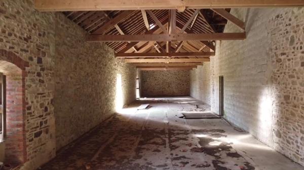 Corps de ferme avec maison rénovée, gîte et nombreuses dépendances sur près de 3 hectares LA HAYE DU PUITS (50)