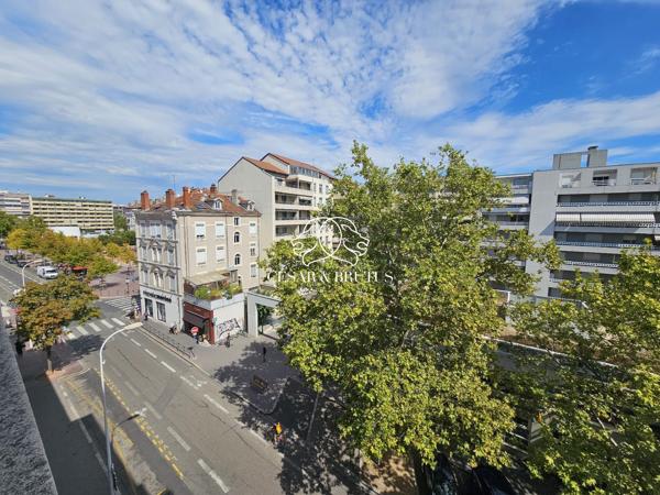 MONPLAISIR/LUMIERE – T4 de 78 m² – 2 Chambres – Double extérieur – Grand Garage