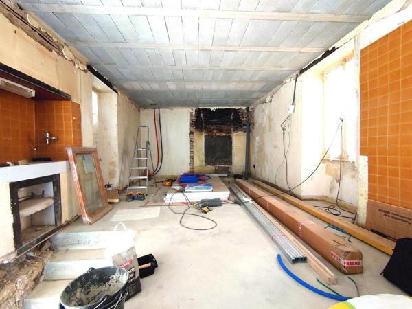 PETITE MAISON DE BOURG A TERMINER DE RENOVER