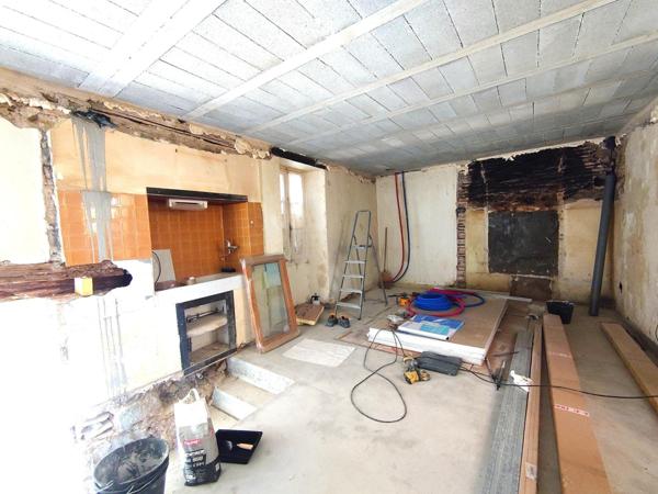 PETITE MAISON DE BOURG A TERMINER DE RENOVER