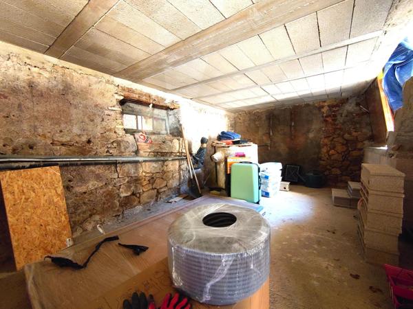 PETITE MAISON DE BOURG A TERMINER DE RENOVER