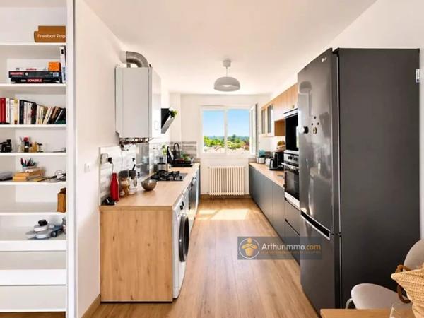 Vente                                                      Appartement
                        
                     3 pièces                      74 m2                     à Saint-Jean-de-Monts