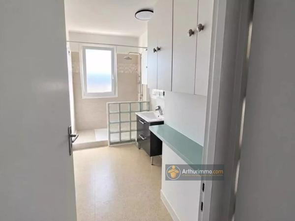 Vente                                                      Appartement
                        
                     3 pièces                      74 m2                     à Saint-Jean-de-Monts
