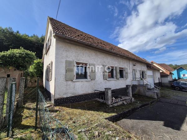 Maison à rénover de 109.79 m2 habitables à Baerenthal.