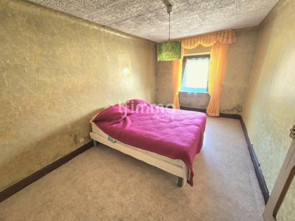 Maison à rénover de 109.79 m2 habitables à Baerenthal.