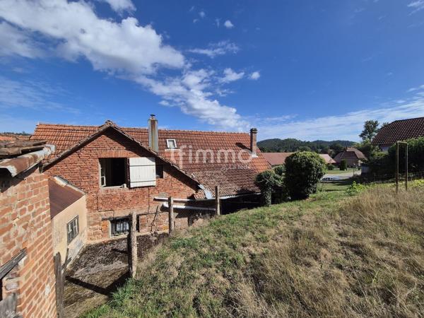 Maison à rénover de 109.79 m2 habitables à Baerenthal.