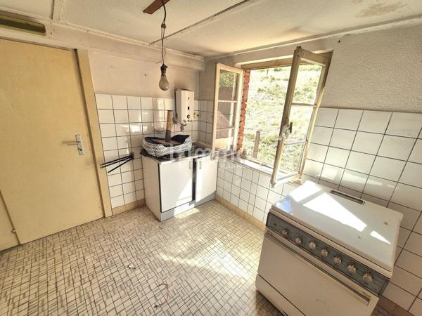 Maison à rénover de 109.79 m2 habitables à Baerenthal.