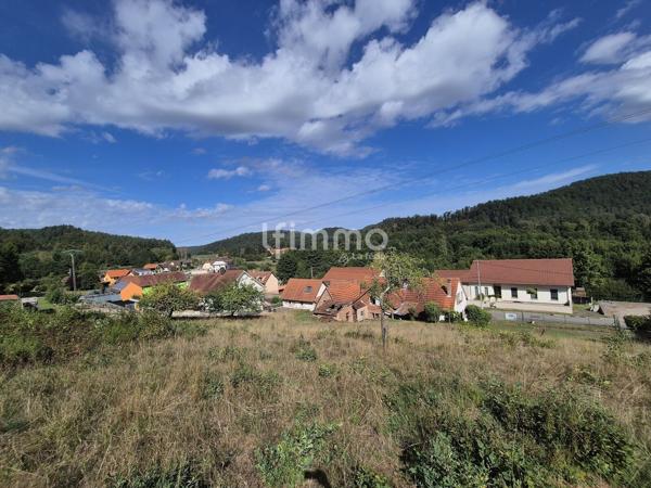 Maison à rénover de 109.79 m2 habitables à Baerenthal.