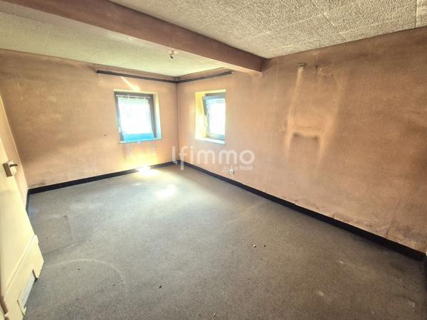 Maison à rénover de 109.79 m2 habitables à Baerenthal.