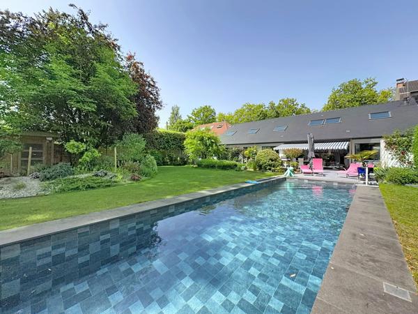 Superbe maison semi plain pied entièrement rénovée 4 suites, piscine et superbe jardin