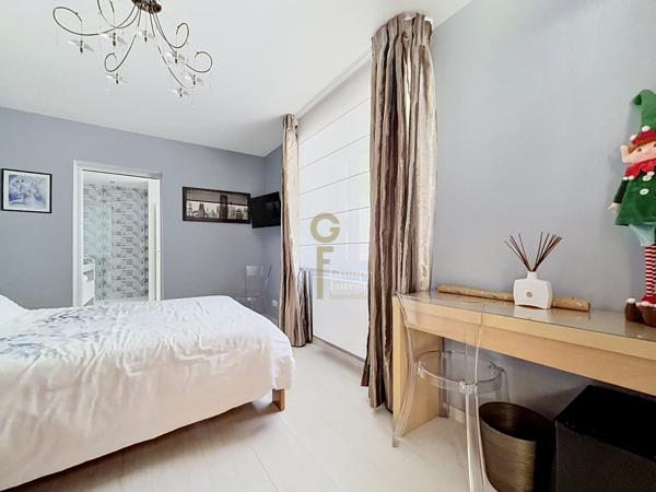 Superbe maison semi plain pied entièrement rénovée 4 suites, piscine et superbe jardin
