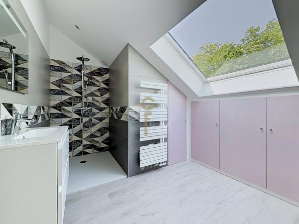 Superbe maison semi plain pied entièrement rénovée 4 suites, piscine et superbe jardin