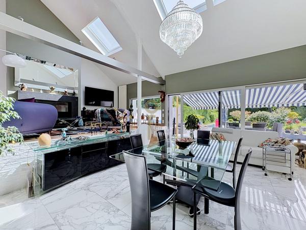 Superbe maison semi plain pied entièrement rénovée 4 suites, piscine et superbe jardin