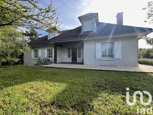 Pavillon 6 pièces de 202 m² à Thouars (79100)