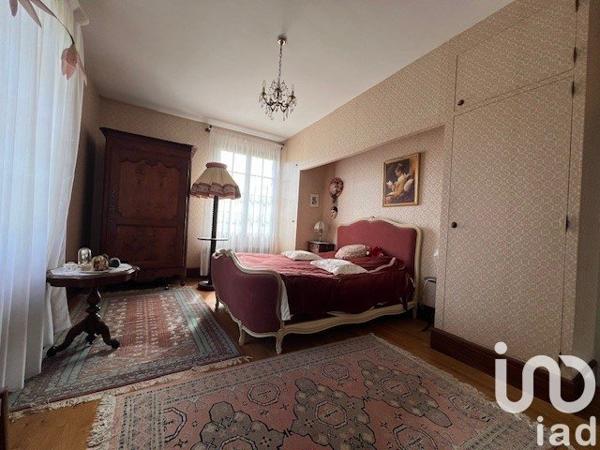 Pavillon 6 pièces de 202 m² à Thouars (79100)