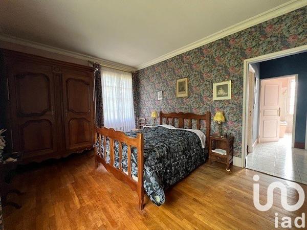 Pavillon 6 pièces de 202 m² à Thouars (79100)