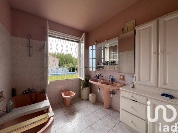 Pavillon 6 pièces de 202 m² à Thouars (79100)