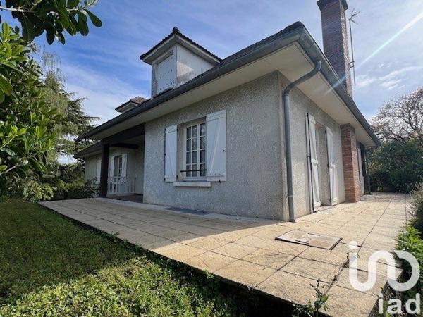 Pavillon 6 pièces de 202 m² à Thouars (79100)